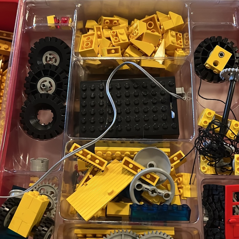 Vintage 1980 Lego Universal Building Set with motor 744 - Picture 4 of 16